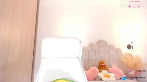 Snapshot of violeth___ chatting on January 30, 11:22 am violeth___ online show from January 30, 11:22 am