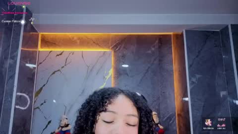violeth_b online show from April 30, 3:17 pm