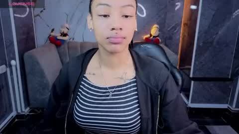 violeth_b online show from May 4, 1:15 pm