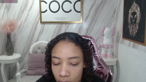 violeth_b online show from December 6, 12:38 pm