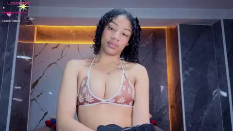 violeth_b online show from April 29, 1:47 pm