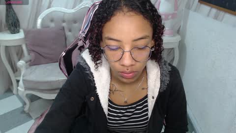 violeth_b online show from December 17, 12:43 pm