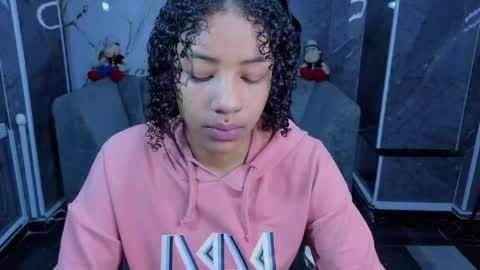 violeth_b online show from May 19, 12:45 pm