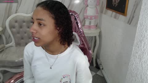 violeth_b online show from December 11, 12:44 pm