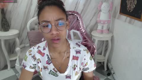 violeth_b online show from December 7, 12:35 pm