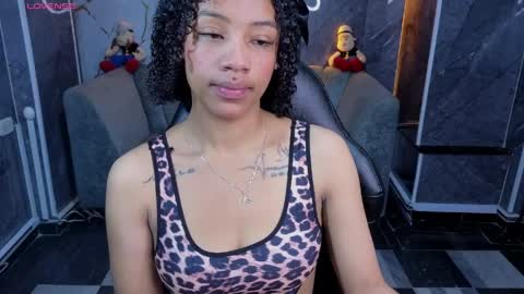 violeth_b online show from May 20, 1:52 pm