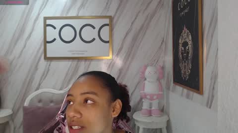 violeth_b online show from December 16, 12:38 pm