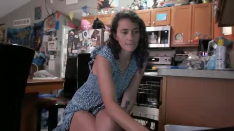 Violet Hooper online show from September 15, 3:53 pm