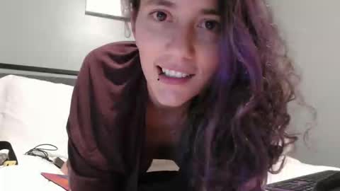 Violet Hooper online show from April 2, 3:26 am