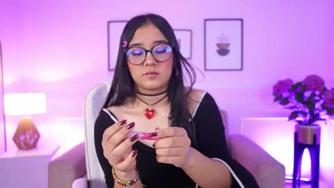 violetjonesx online show from August 6, 11:50 am
