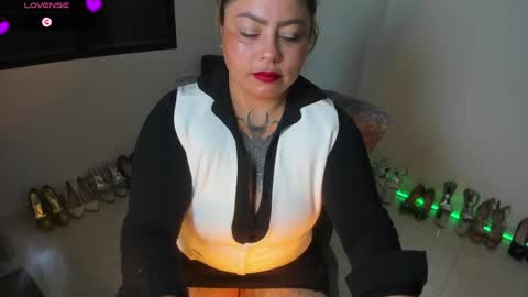 VIOLETA MONTANA online show from April 5, 1:26 am