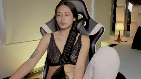 violetskinny online show from May 21, 9:35 pm