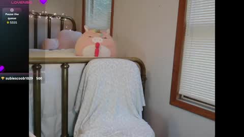 Violet Skye online show from May 20, 11:40 am