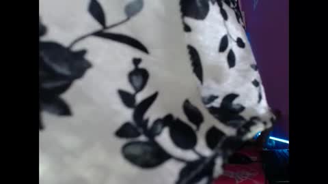 Snapshot of violett_ass chatting on January 28, 10:56 pm Samantha y jhons online show from January 28, 10:56 pm