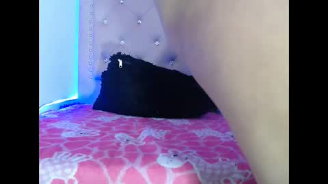 Snapshot of violett_ass chatting on January 10, 10:36 pm Samantha y jhons online show from January 10, 10:36 pm