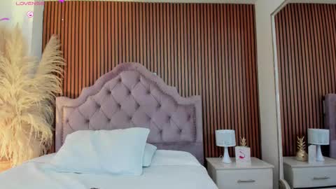 violett_hott_ online show from March 24, 1:27 pm