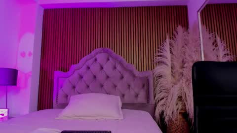 violett_hott_ online show from March 7, 1:07 pm