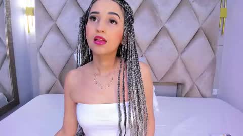 Violett  online show from December 15, 8:25 pm