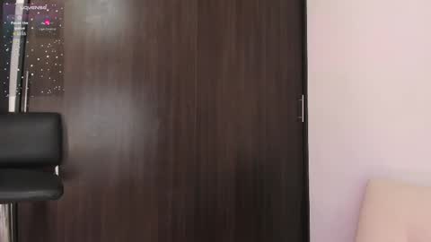 violetta_pretty online show from May 6, 8:35 pm