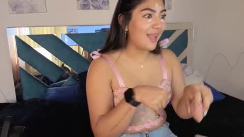 Snapshot of violettabloom1_ chatting on October 11, 12:52 pm violettabloom1_ online show from October 11, 12:52 pm