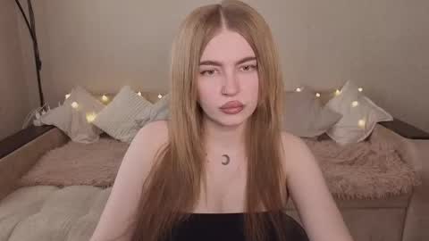 ViolettaOtis online show from May 27, 12:46 pm
