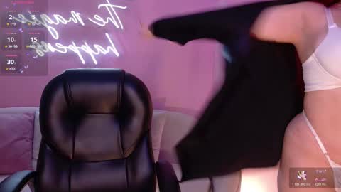 Violett Castel online show from December 3, 6:43 pm