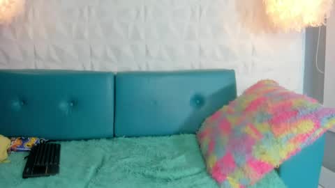 viollet_saens online show from May 22, 8:29 pm