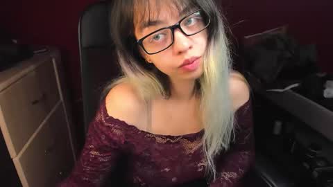Snapshot of virtualtulpa chatting on October 23, 6:58 pm Zoe online show from October 23, 6:58 pm