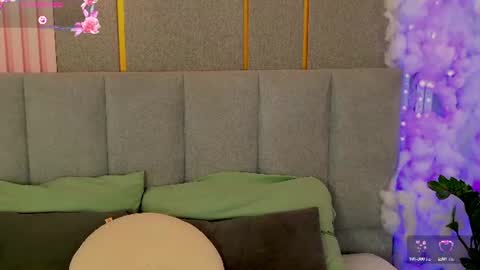 vivi_west online show from July 4, 6:15 pm