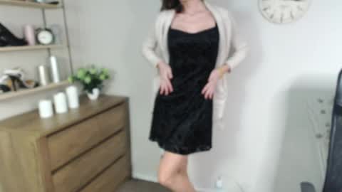 Vivian online show from December 27, 8:24 am