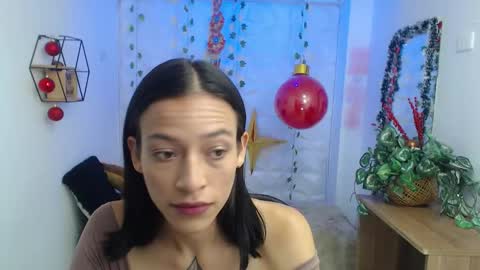 Vivian online show from December 17, 1:04 pm