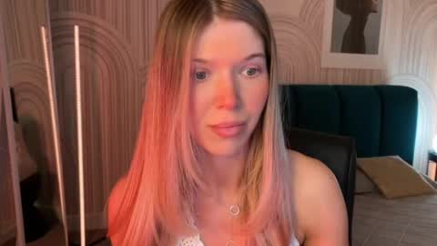 Vivian Evans online show from April 25, 1:30 am