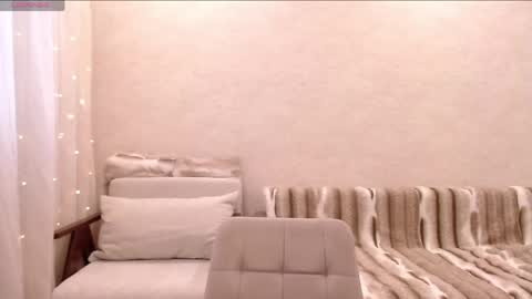 Vivian online show from May 20, 4:37 pm