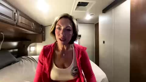 VivianLuxe online show from October 14, 5:48 pm