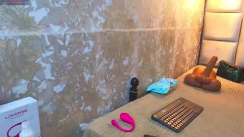 VivianRose online show from December 29, 3:00 am
