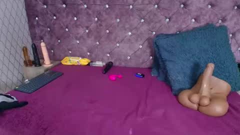 VivianRose online show from April 9, 4:48 am