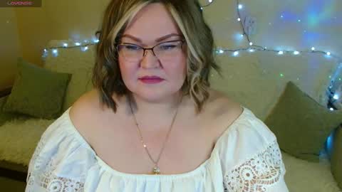 Snapshot of vivien__wet chatting on February 5, 8:46 pm Vivien online show from February 5, 8:46 pm