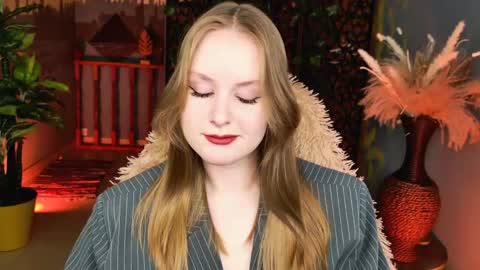Vivien online show from April 28, 5:33 am