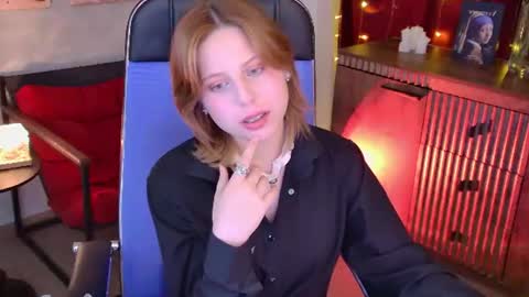 Vivienne  online show from June 25, 1:02 pm