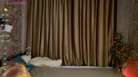 Mia Skaidrite online show from November 6, 10:10 am