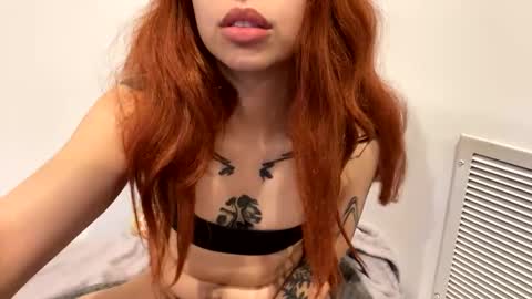 Snapshot of vvikki696996 chatting on February 3, 6:56 am Vikki y Valeria online show from February 3, 6:56 am