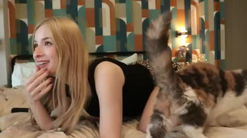 Nana online show from May 9, 3:03 pm
