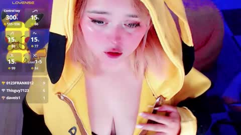 Snapshot of waifumochi_chan chatting on September 23, 2:43 am online show from September 23, 2:43 am