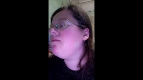 Snapshot of webgirl2 chatting on December 8, 7:54 pm Marina online show from December 8, 7:54 pm