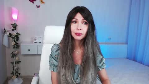 Wendi Foster online show from December 9, 7:18 pm