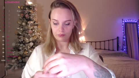 Lana online show from December 9, 3:44 pm
