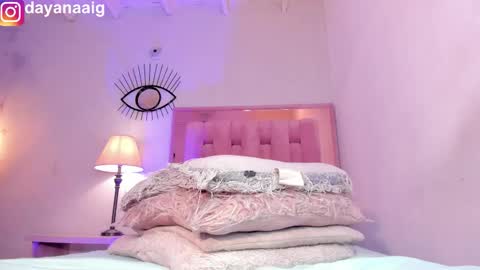 Sara  online show from October 25, 6:37 pm