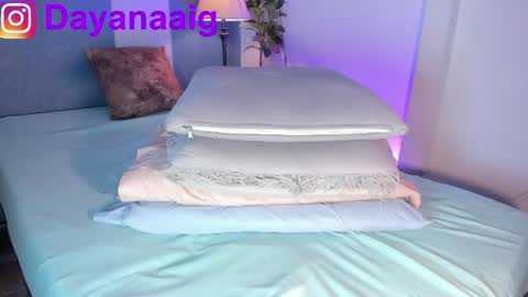 Sara  online show from May 7, 9:51 pm