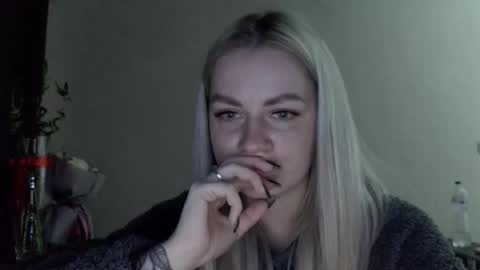 whitehex666 online show from December 18, 5:50 pm