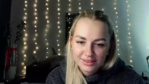 whitehex666 online show from November 25, 2:30 pm